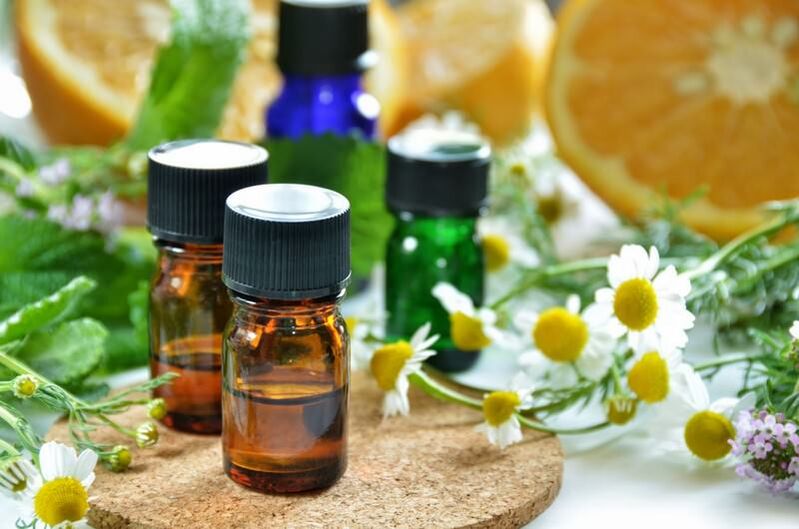 Essential oils for the treatment of nail fungus