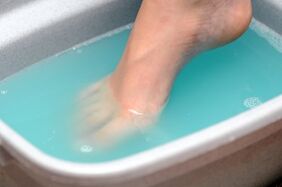 Baths with apple cider vinegar for the treatment of fungus on the feet