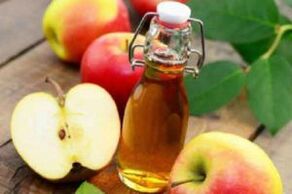 treating nail fungus with apple cider vinegar