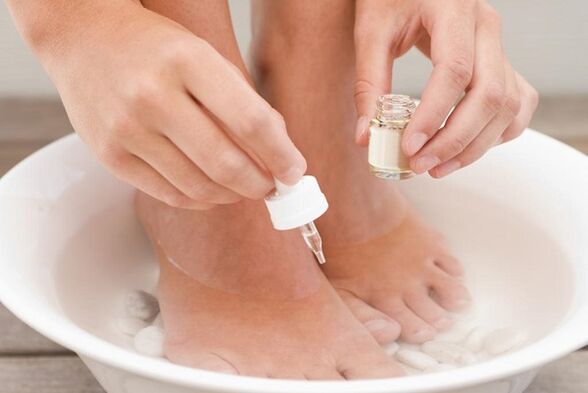 using iodine to treat nail fungus